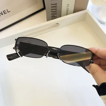 2020 Retro de las mujeres Gafas de sol de las mujeres de la moda de las gafas de sol fresco estrellas masculinas mismo estilo de personalidad caja de metal de alta calidad, textura