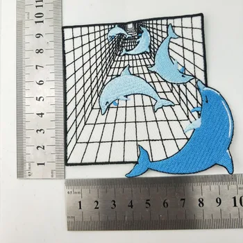 Atrapado Delfines Parche Bordado Plancha para Ropa Lindos Apliques de dibujos animados Parches Mochila Insignia de Diseño Personalizado, Envío Libre