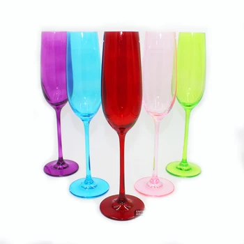 De cristal de la casa de la decoración de un vaso de vino de color cáliz negro copa de vino con la copa de vino tinto Copa de Champán