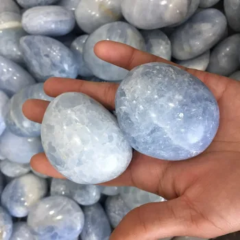 Lindo tamaño natural de color azul celestino Cristal de piedras preciosas meditación de sanación reiki cristal palmstone regalo de boda Madagascar mayorista