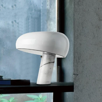 Moderno minimalista diseño del hongo de metal decorativo lámpara de mesa Nórdica dormitorio de mármol blanco de la base de vidrio transparente E27 LED de iluminación