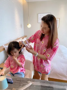 Padre-madre del hijo y la hija de la ropa de los niños T-shirt de la flor pelo largo 2020 verano de nuevo