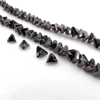Qiaohe 2018 Nueva 6mm 100pcs Vidrio Triángulo de cristal perlas Sueltas Especial de cuentas intervalo de bolas Usar Arete Colgante DIY de la joyería